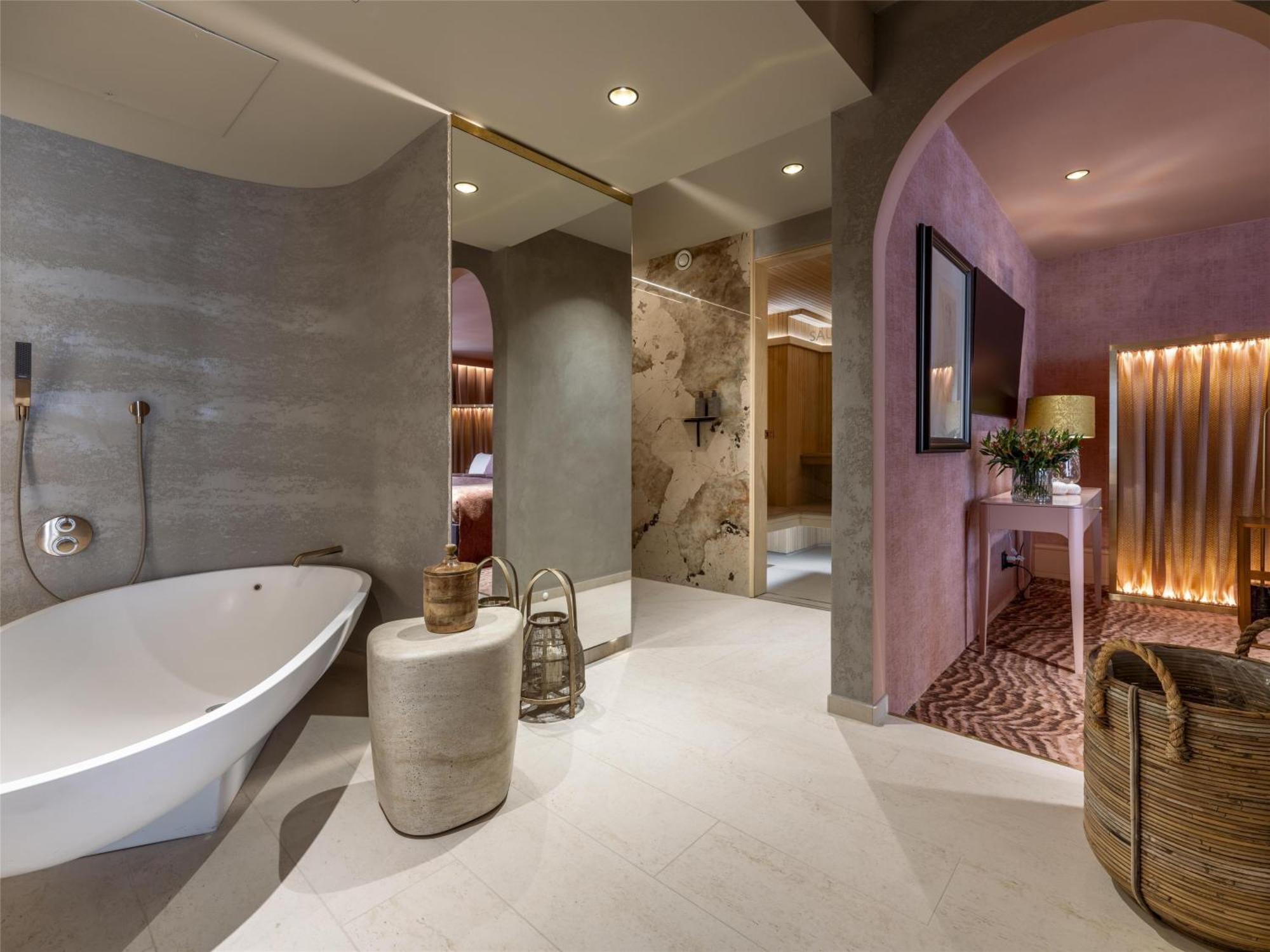 Radisson Blu Scandinavia Hotel, Hotelli 4*